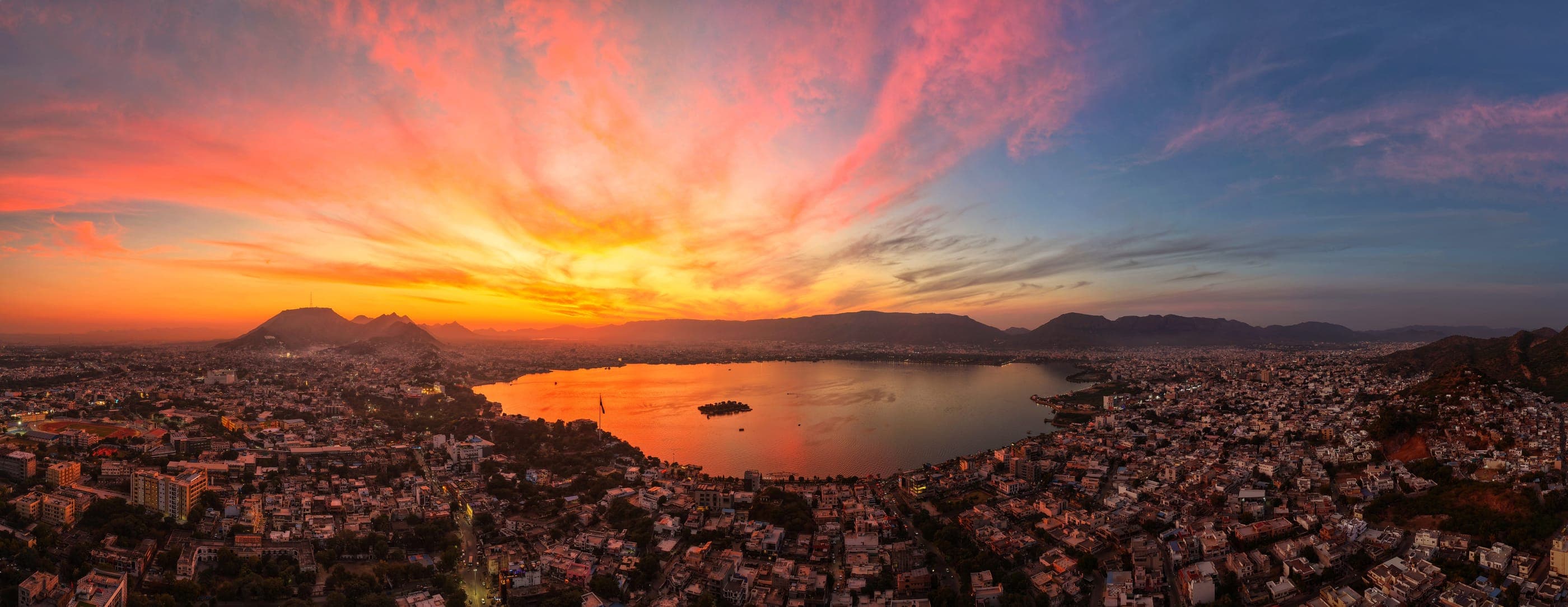 Ana Sagar at sunset, from the air — Ana Sagar, Ajmer, Rajasthan