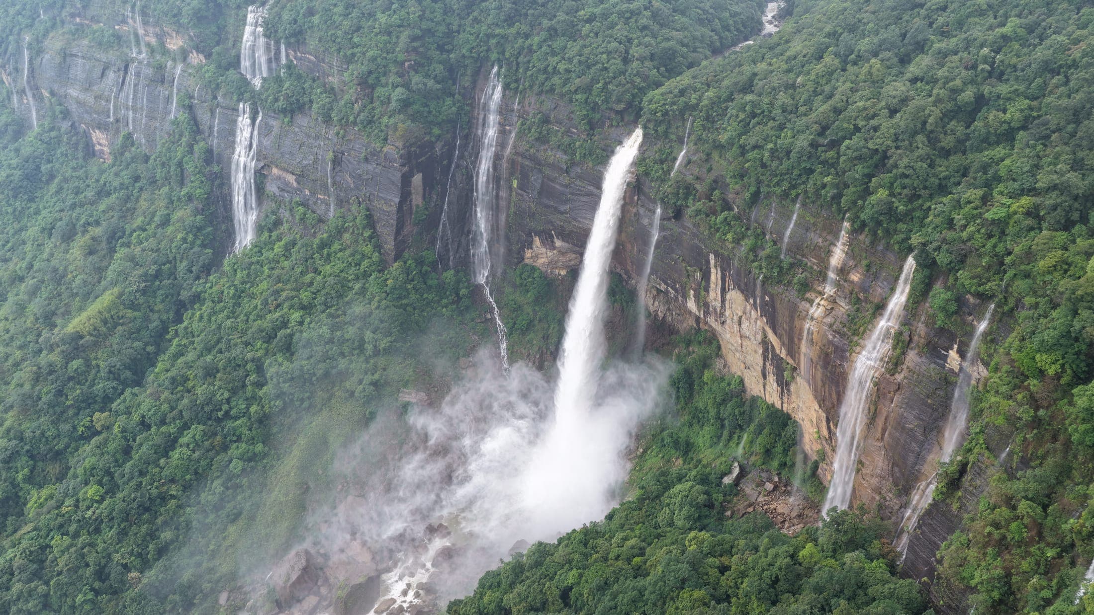 Nohkalikai falls — Sohra