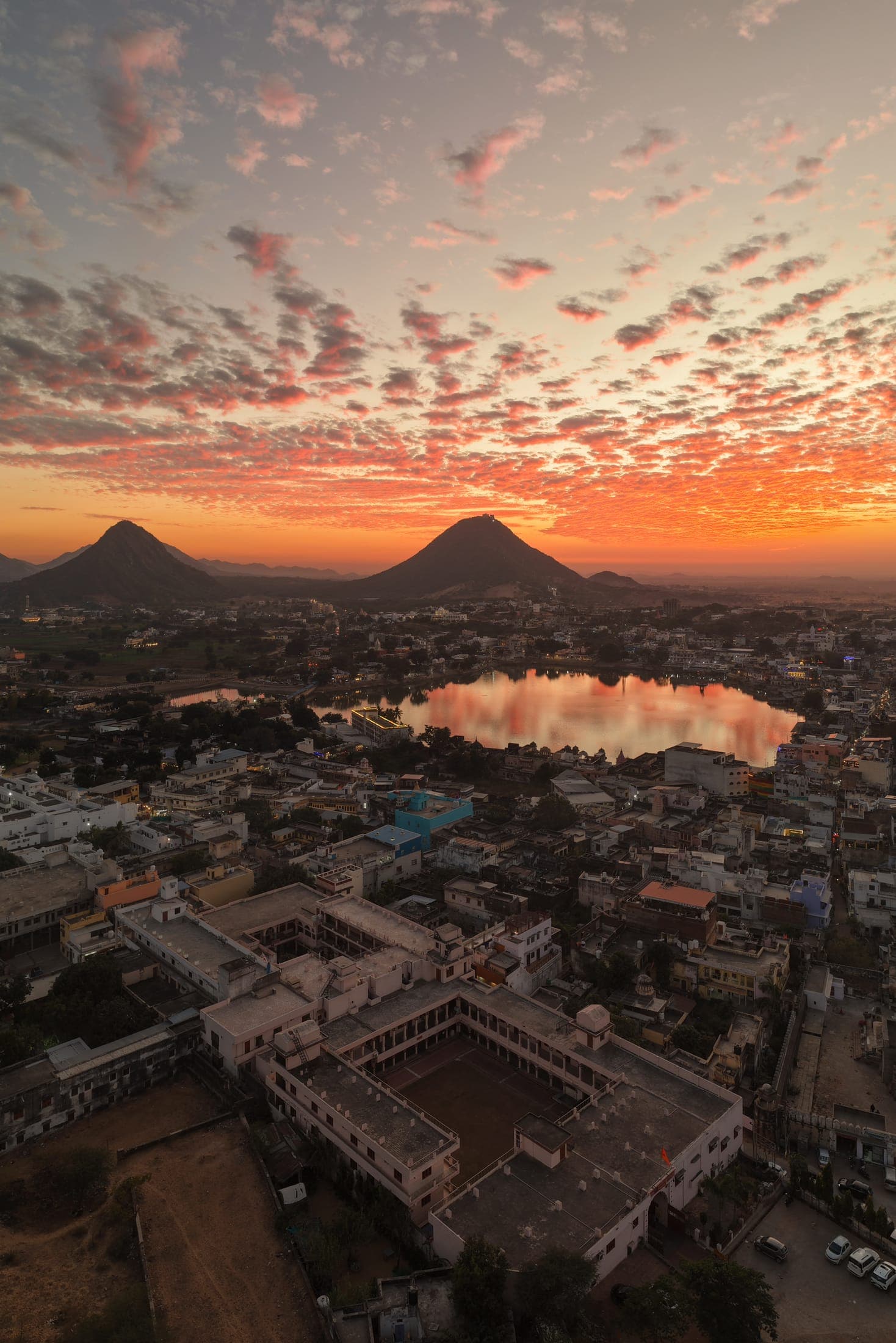The holy lake at sunset — Pushkar